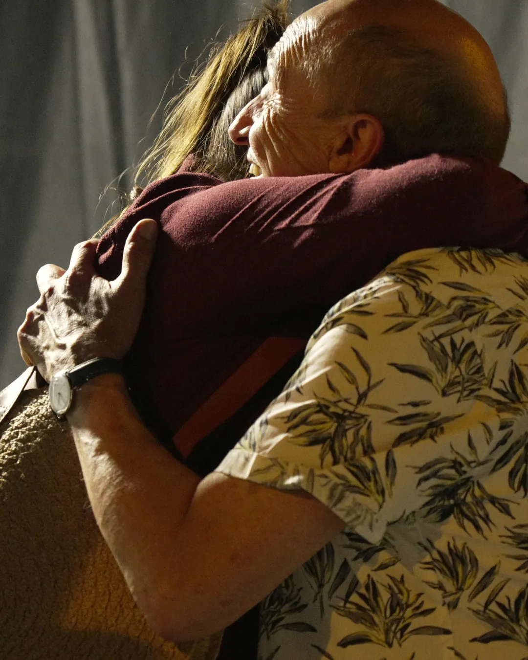 Abrazo en el backstage